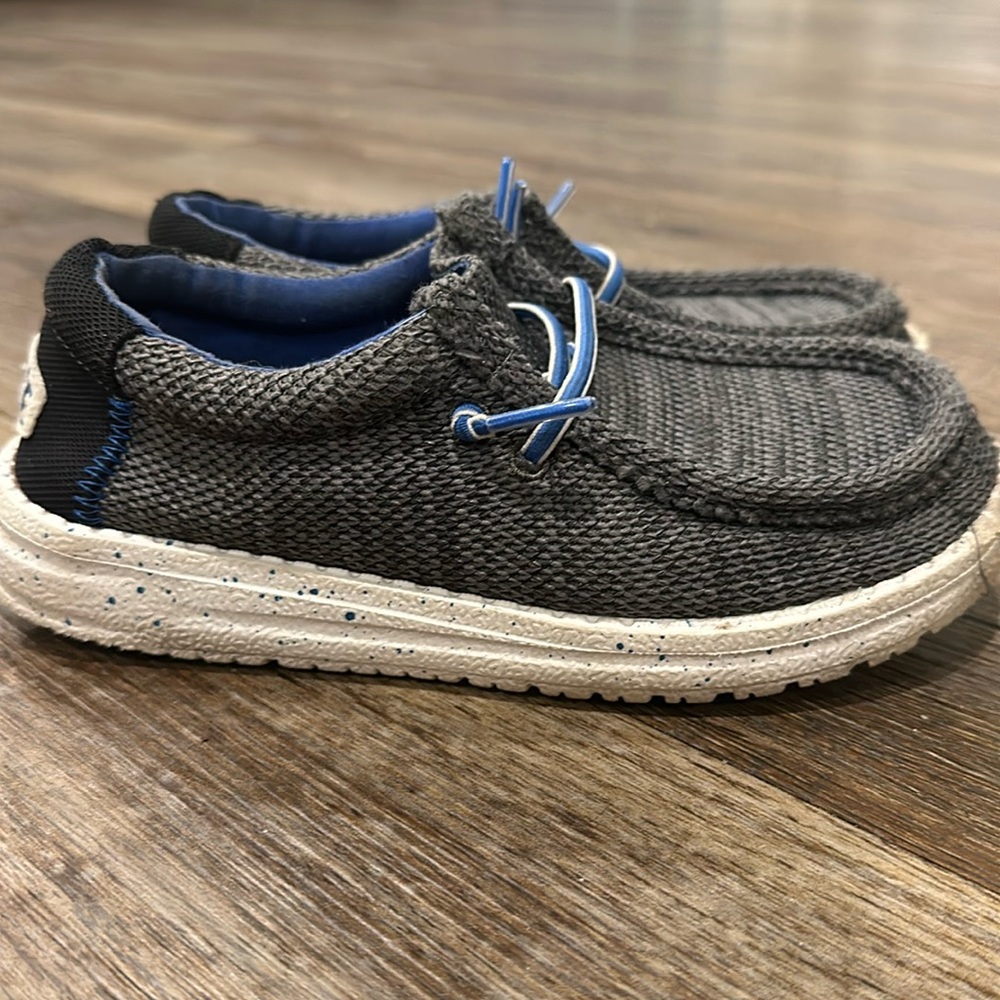 EUC Boys 12T gray Hey Dudes